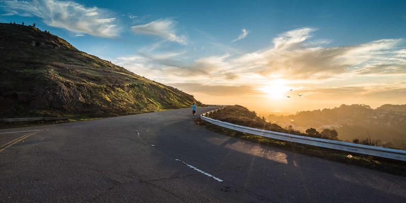 厦门网约车司机生存图鉴：月入过万是常态？车型选择与收入真相深度解析
